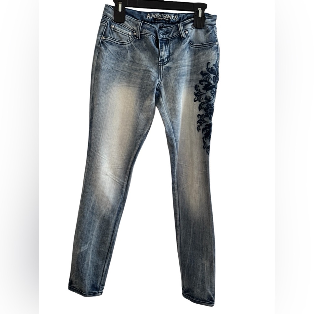 Women's Embroidered Jeans